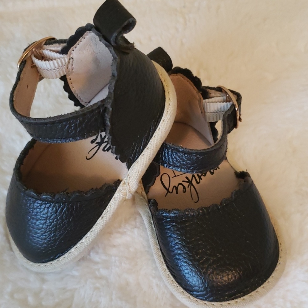 Monkey Feet, infant girls leather shoes sz 3-6mo